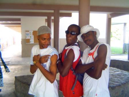 LES 3 MOUSTIKOS